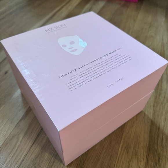 MZ Skin LED 2.0 LightMAX Supercharged LED Mask - BRAND NEW IN SEALED BOX - Picture 7 of 12
